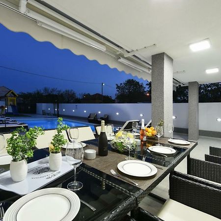Villa Mare - With Heated Pool Ζαντάρ Εξωτερικό φωτογραφία