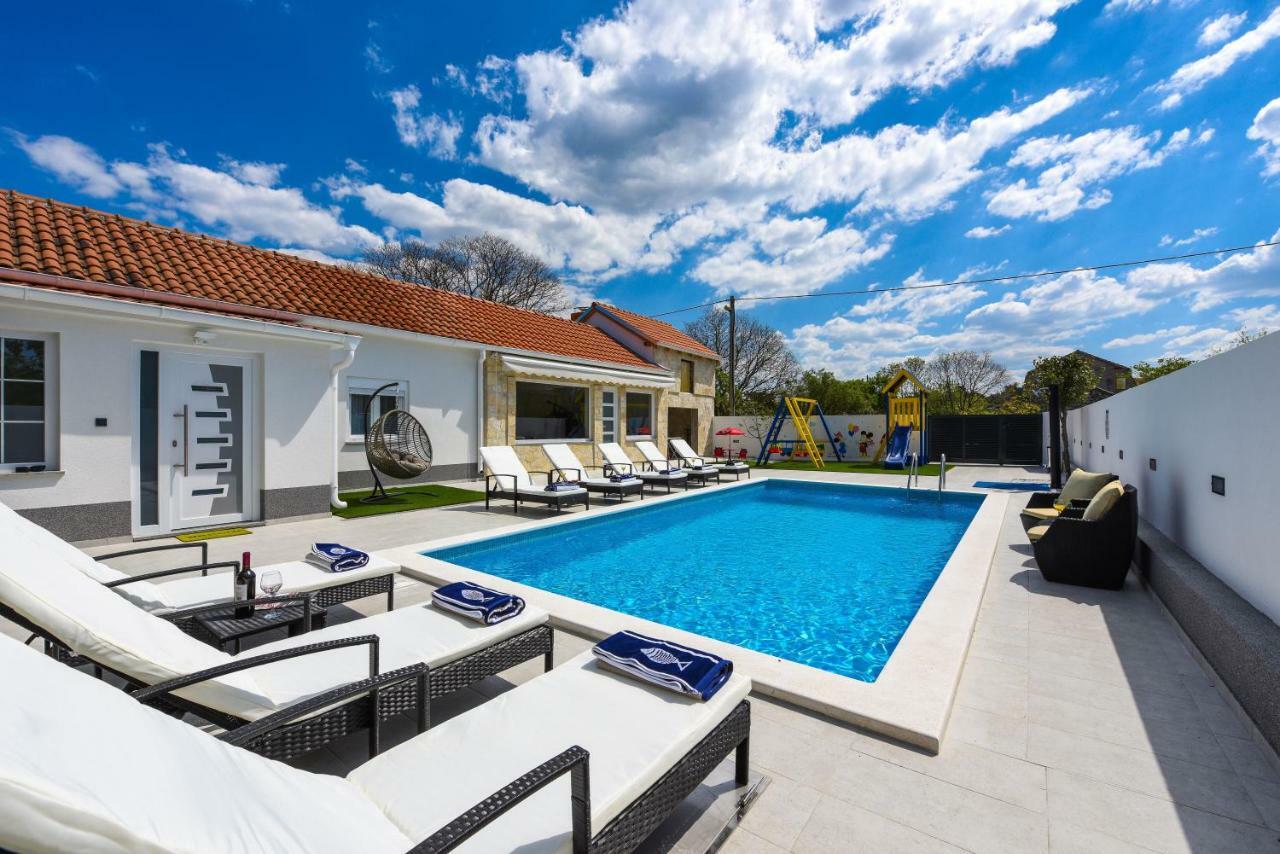 Villa Mare - With Heated Pool Ζαντάρ Εξωτερικό φωτογραφία