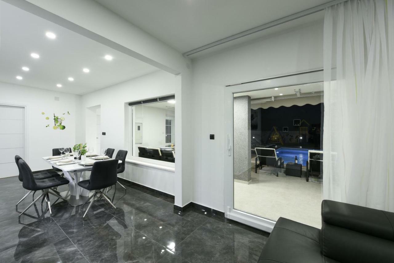 Villa Mare - With Heated Pool Ζαντάρ Εξωτερικό φωτογραφία