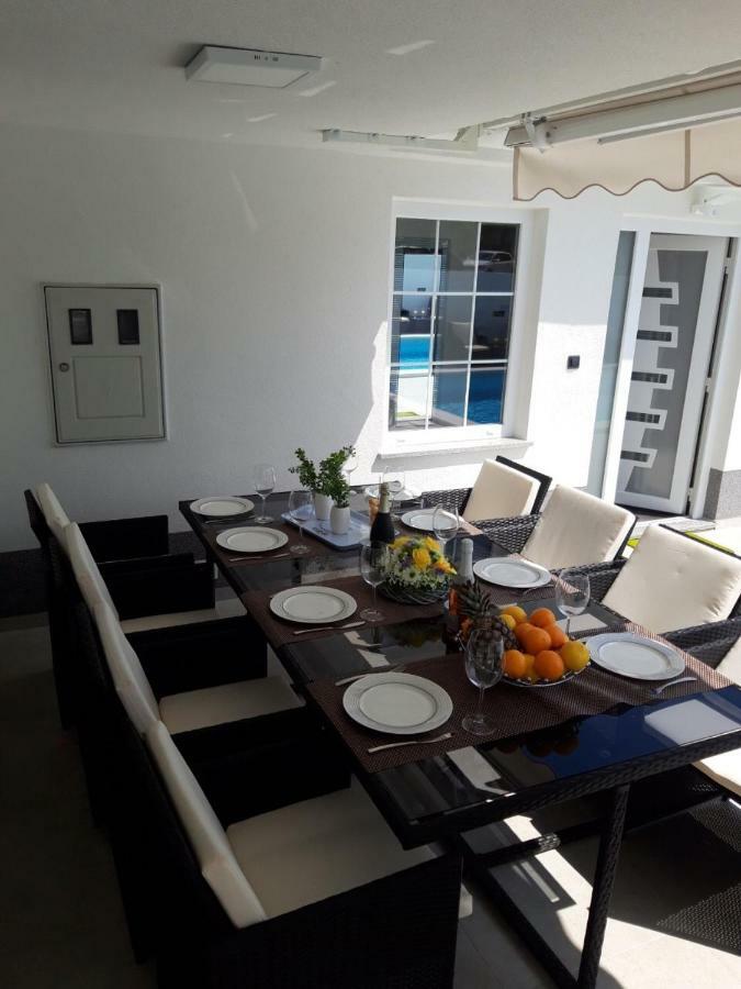 Villa Mare - With Heated Pool Ζαντάρ Εξωτερικό φωτογραφία