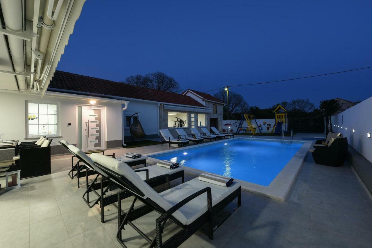 Villa Mare - With Heated Pool Ζαντάρ Εξωτερικό φωτογραφία