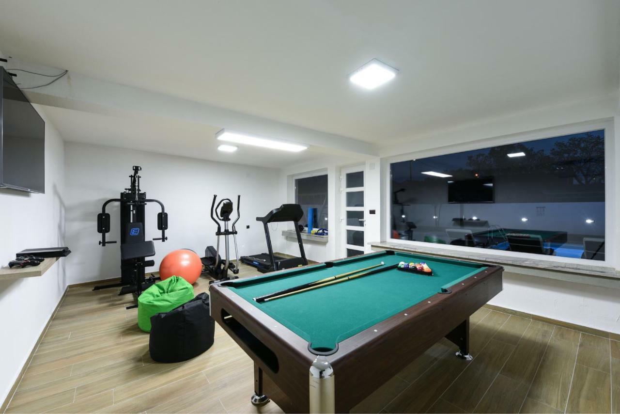 Villa Mare - With Heated Pool Ζαντάρ Εξωτερικό φωτογραφία